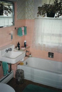Downstairs bathroom before the remodel, in its full pink and flowery glory.