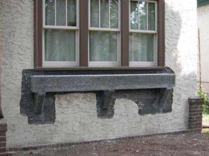 The new window box wrapped in a wire “skeleton,” ready for cement.